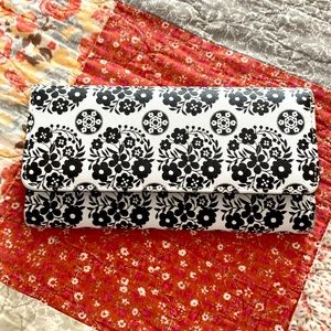 TRI FOLD WALLET-Black & White Floral Wallet